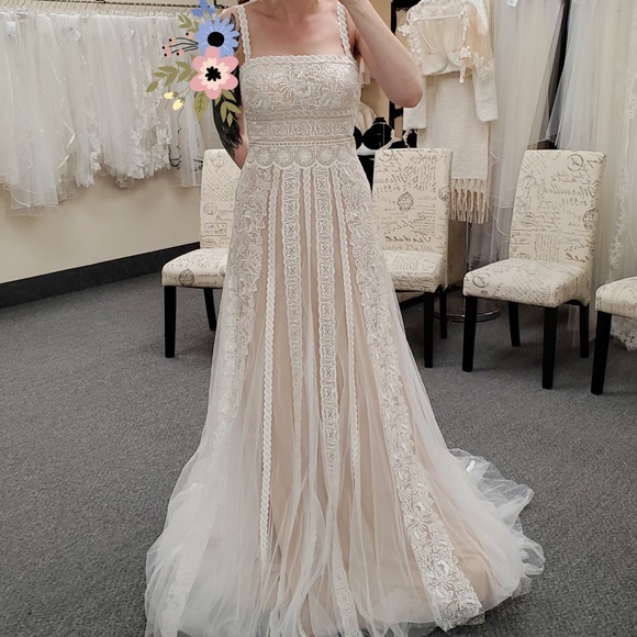 Chic Nostalgia Wedding Dress (Dharma) NWOT - Picture 4 of 6